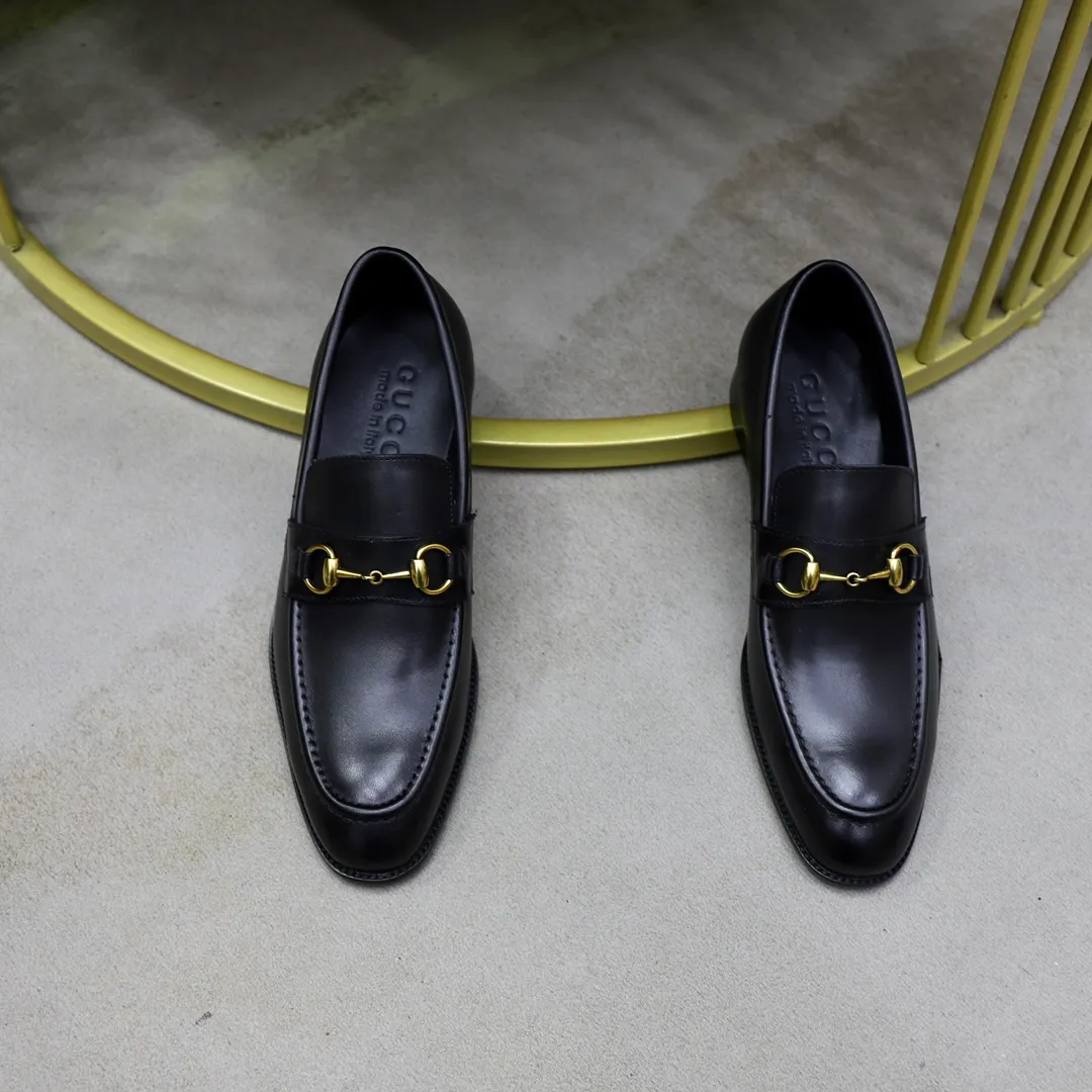 Men's shoes: 250🙅‍♂️🙅‍♂️🙅‍♂️Niuli Brand: GUCCI Size: 38-44 (45 can be customized) Level: Counter classic Material: Original soft cowhide upper Comfortable cowhide lining Original lightweight outsole Style category: Business casual footwear Driving leather shoes Color: Actual picture color